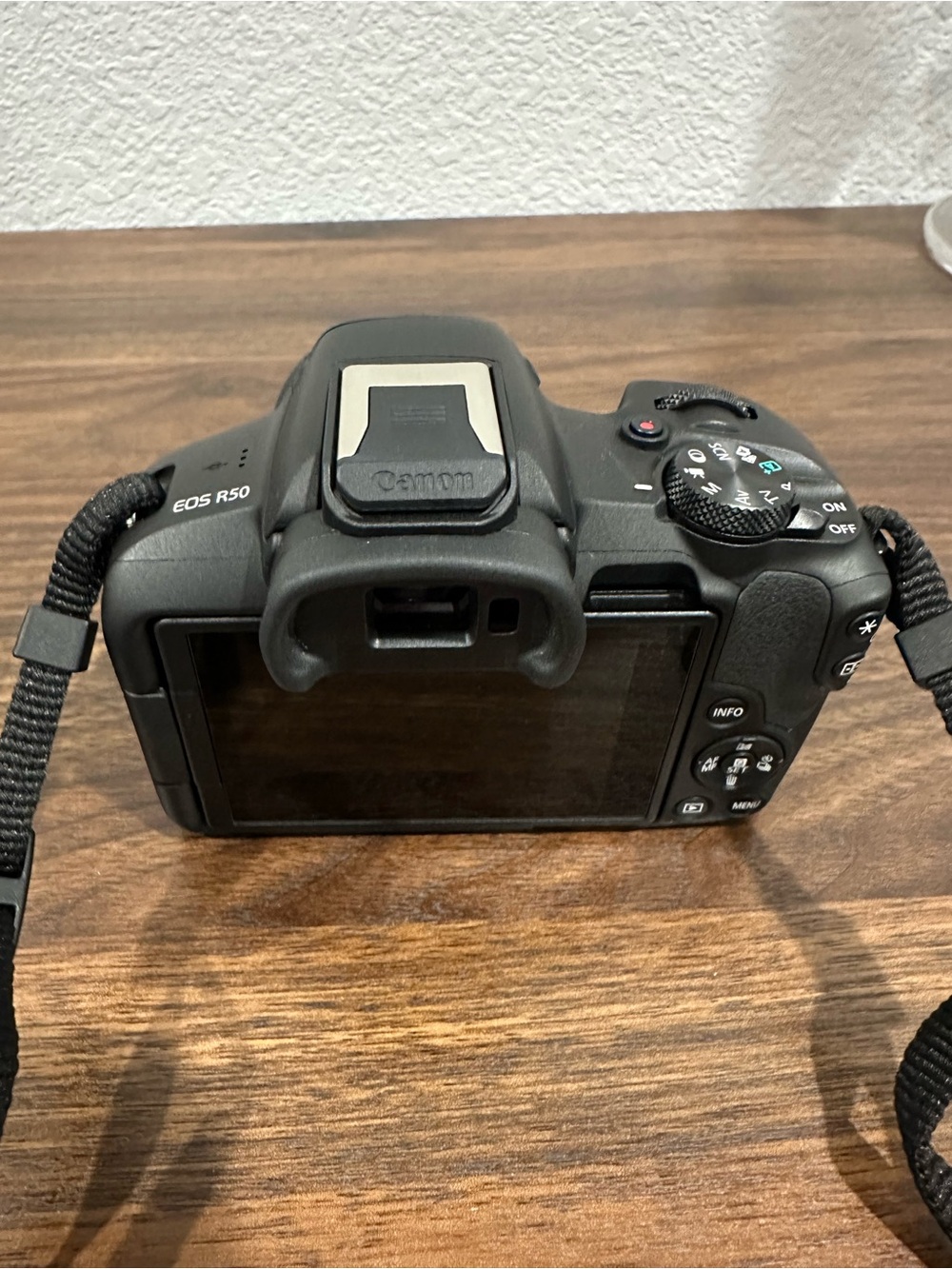 Canon EOS R50 Camera - Picture 6 of 13